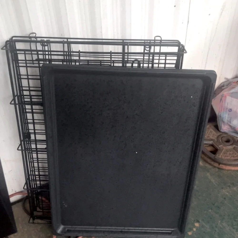 Small-medium dog cage/still new only been used once